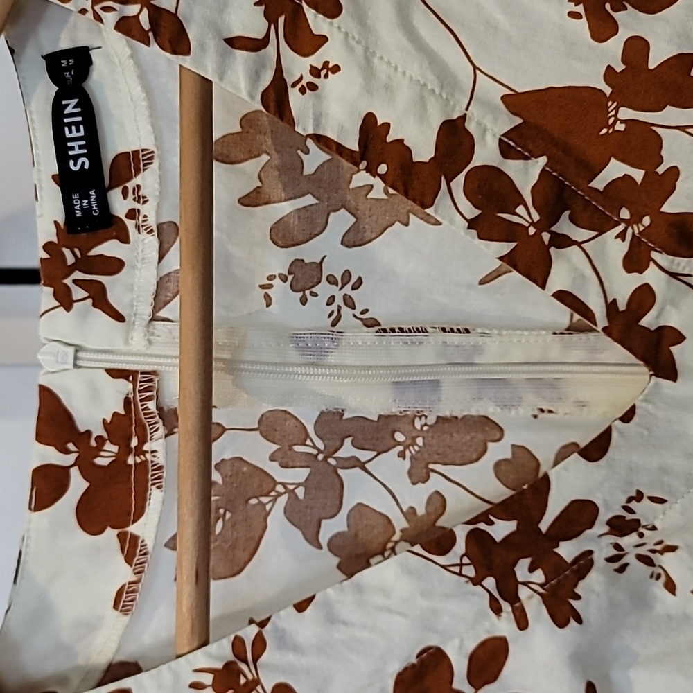 SHEIN | Floral Romper | Medium - Picture 3 of 7